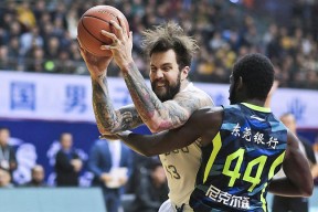 广东宏远迎西甲关键赛；冲刺阶段调整名单；管理层满意；控场能力受关注的简单介绍